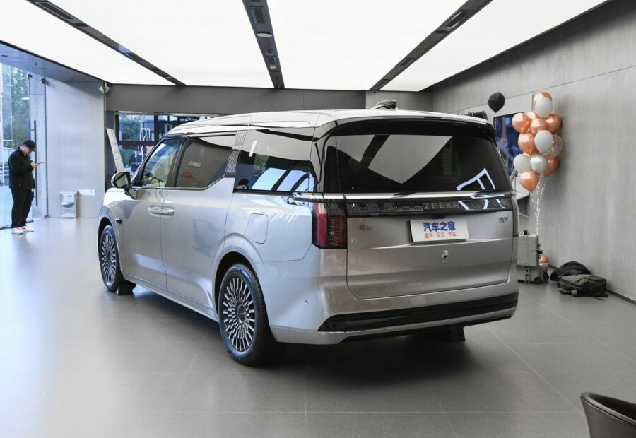 ZEEKR 009