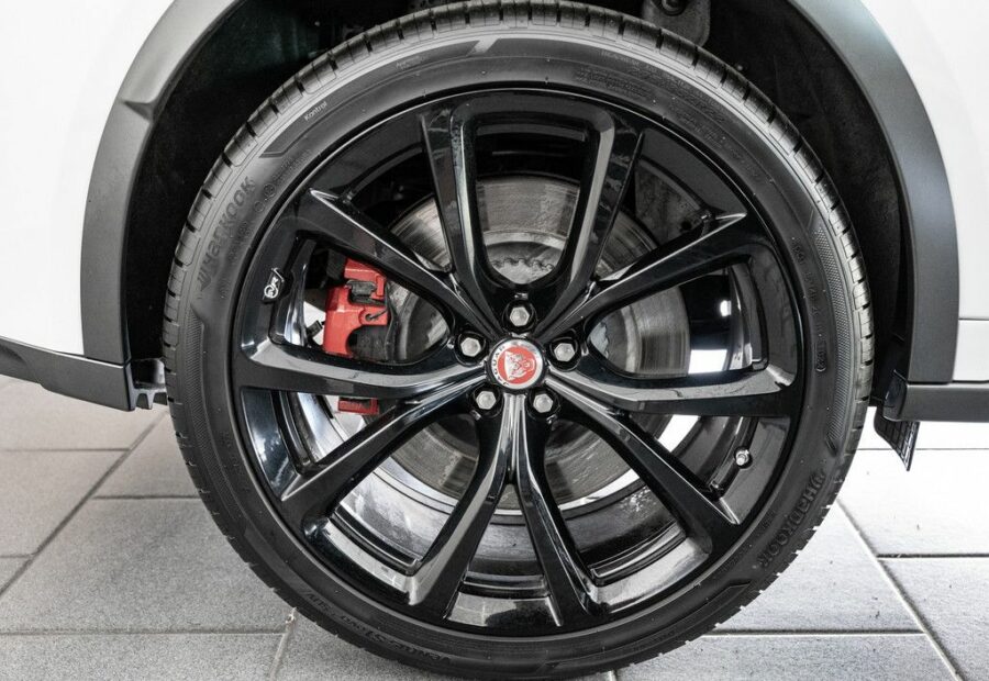 Jaguar F-Pace SVR P550