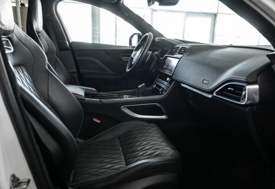 Jaguar F-Pace SVR P550