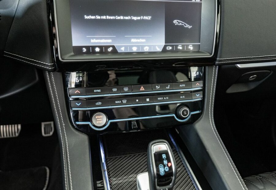 Jaguar F-Pace SVR P550