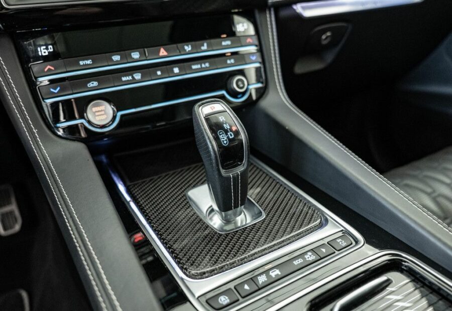 Jaguar F-Pace SVR P550