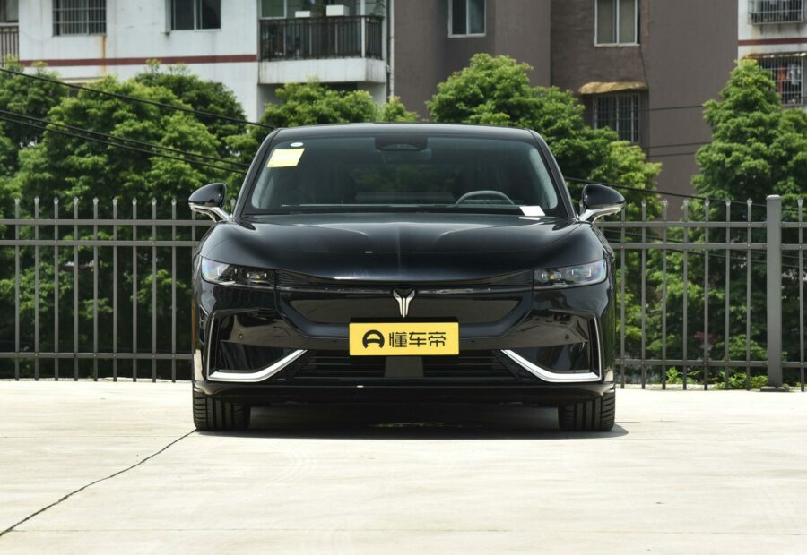 Voyah Chases the light EV