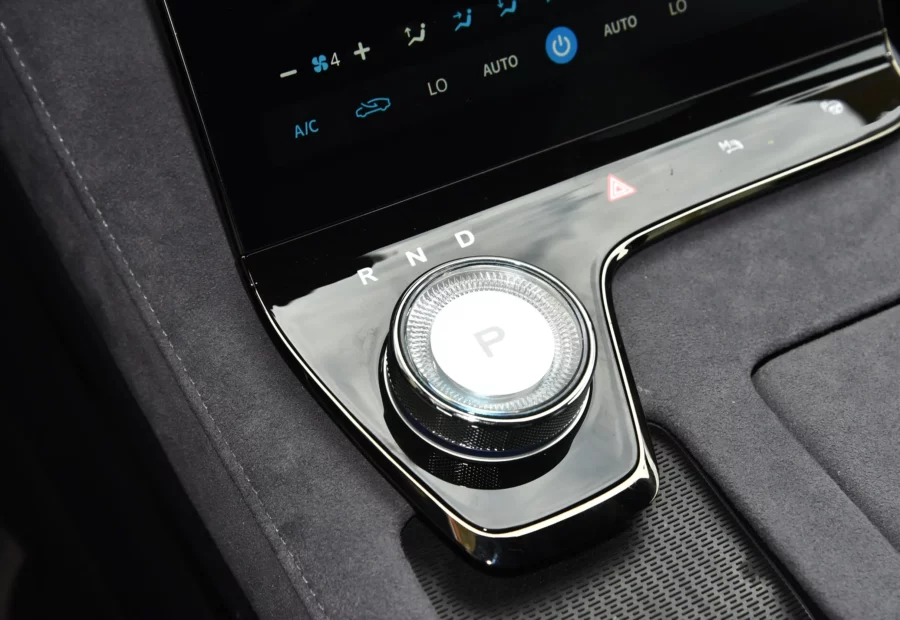 Voyah Chases the light EV