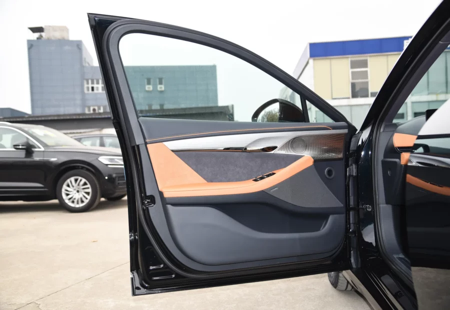 Voyah Chases the light