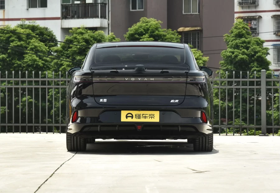 Voyah Chases the light EV