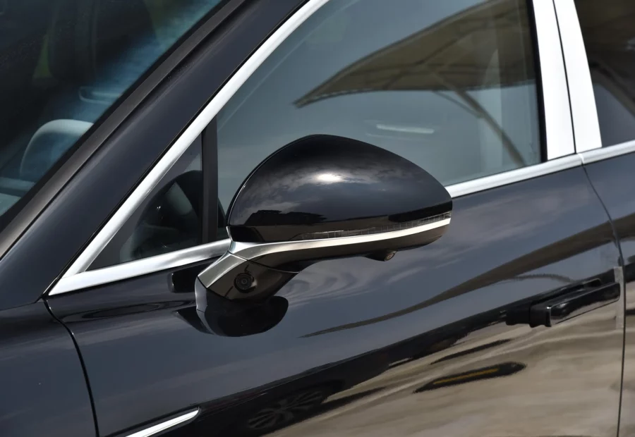 Voyah Chases the light EV