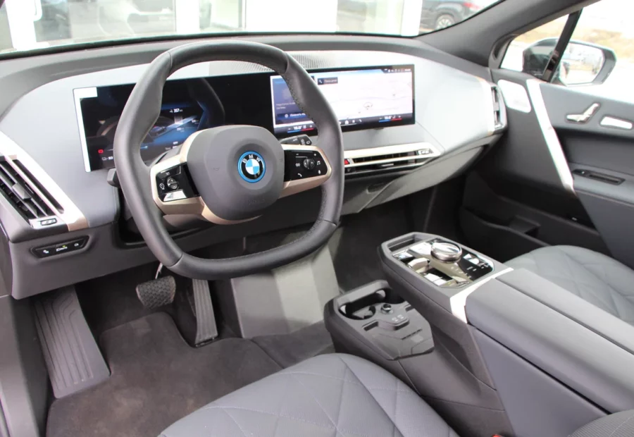 BMW iX