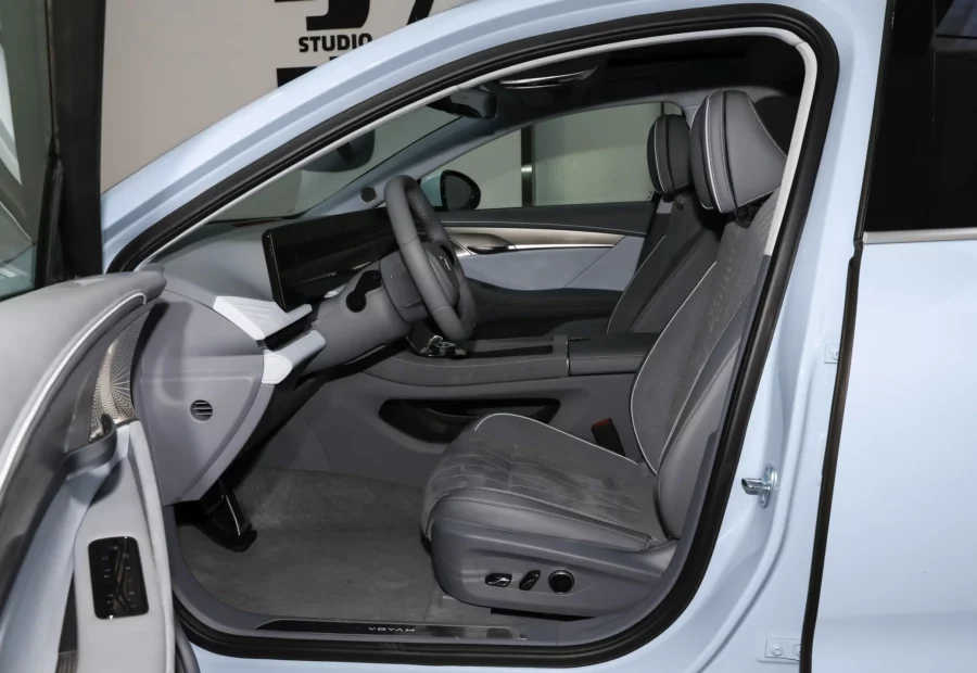 Voyah Chases the light EV