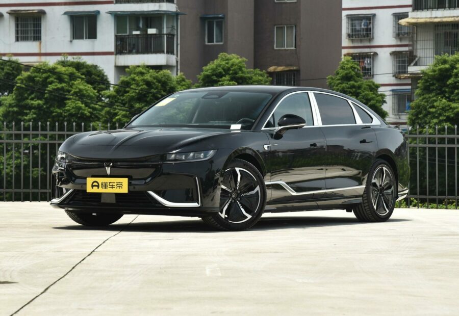 Voyah Chases the light EV