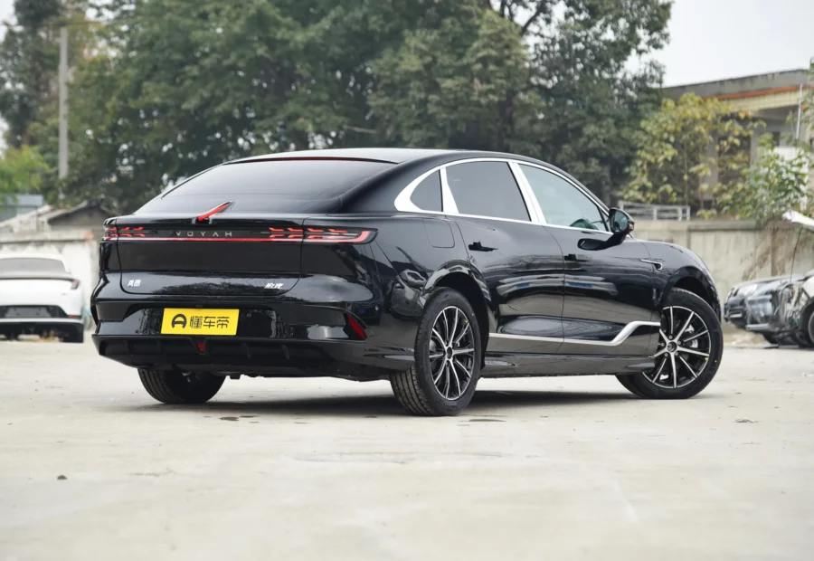 Voyah Chases the light