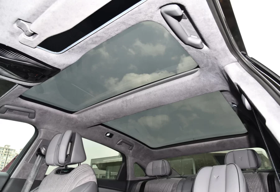 Voyah Chases the light EV