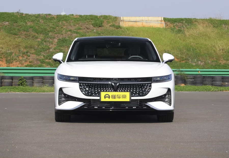 Voyah Chases the light