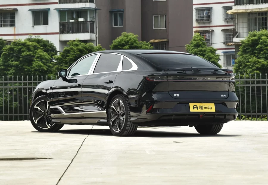 Voyah Chases the light EV