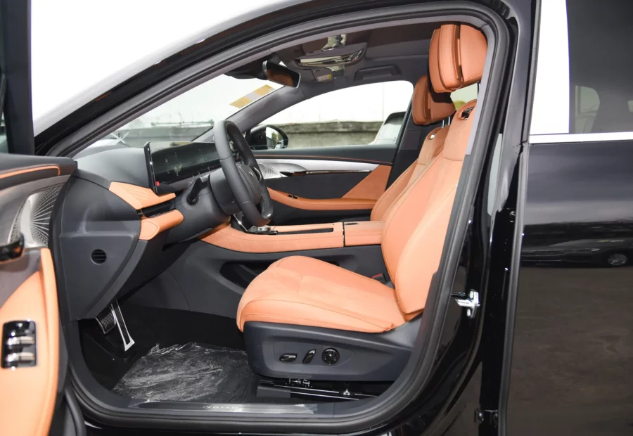 Voyah Chases the light