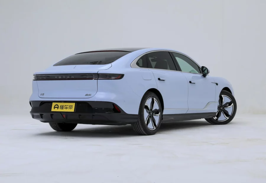 Voyah Chases the light EV