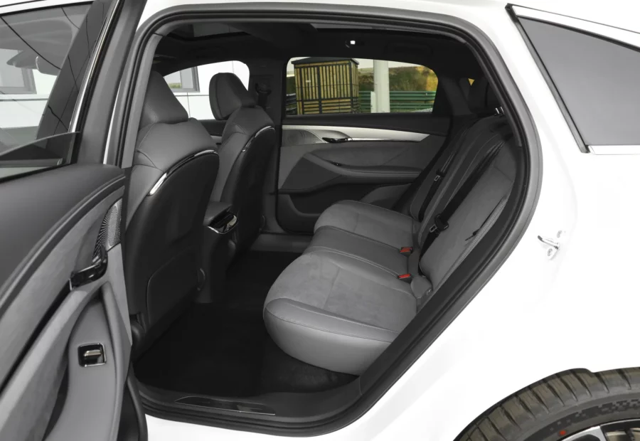 Voyah Chases the light