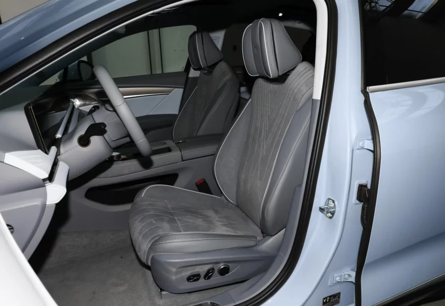 Voyah Chases the light EV