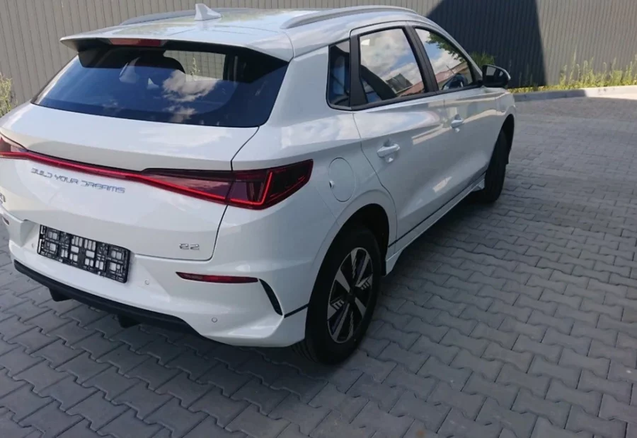 BYD E2