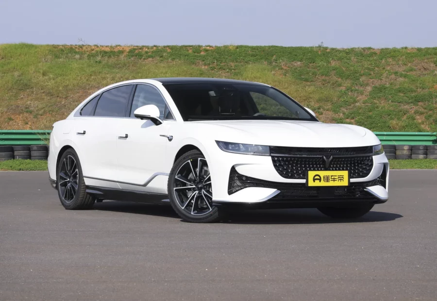 Voyah Chases the light