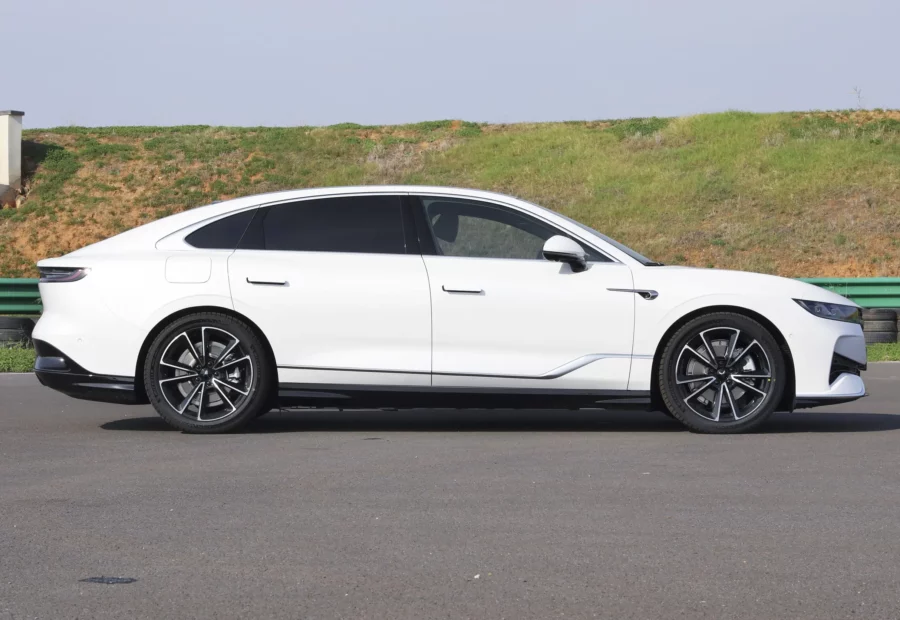 Voyah Chases the light