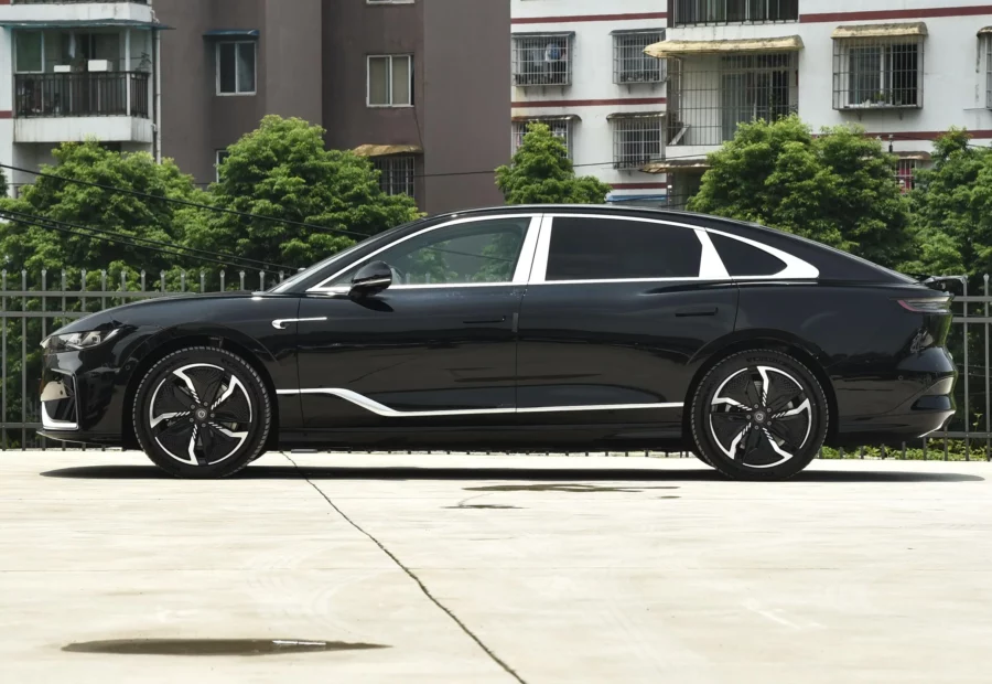 Voyah Chases the light EV