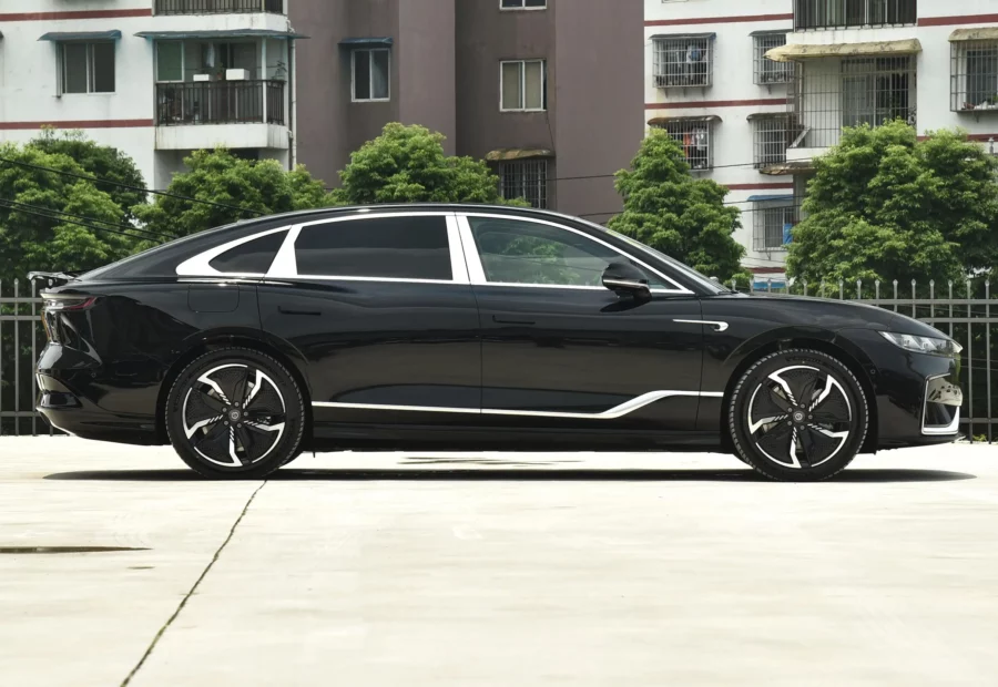 Voyah Chases the light EV