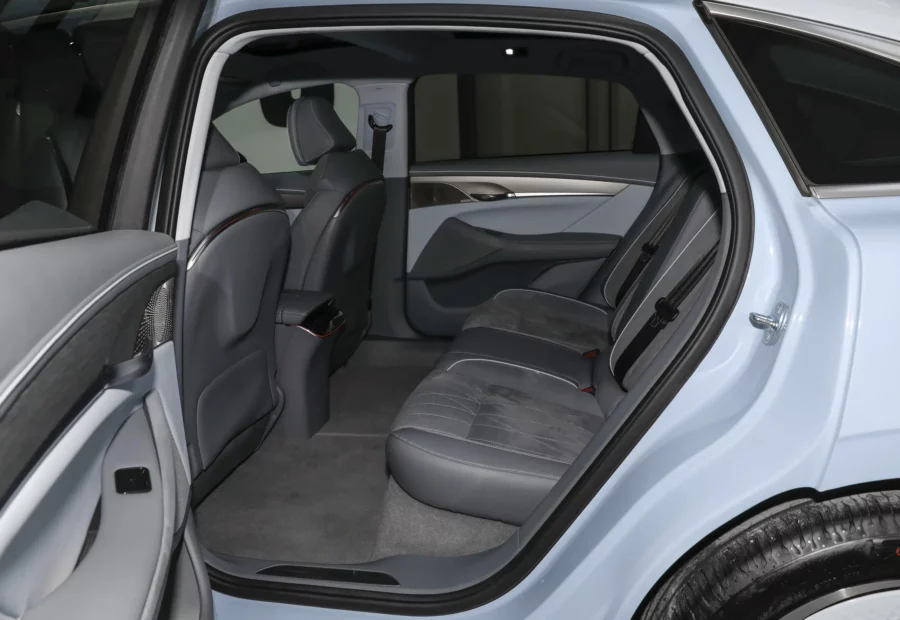 Voyah Chases the light EV