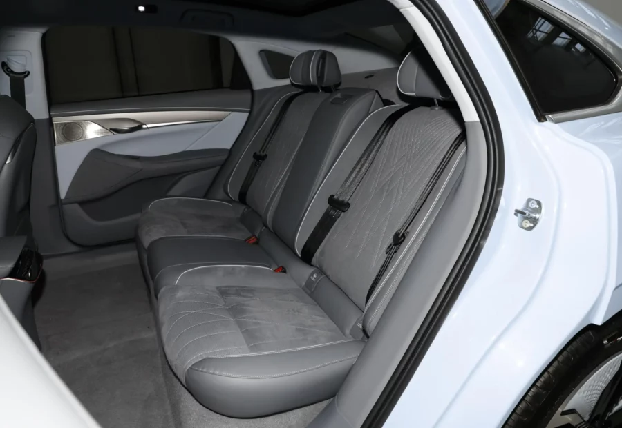 Voyah Chases the light EV