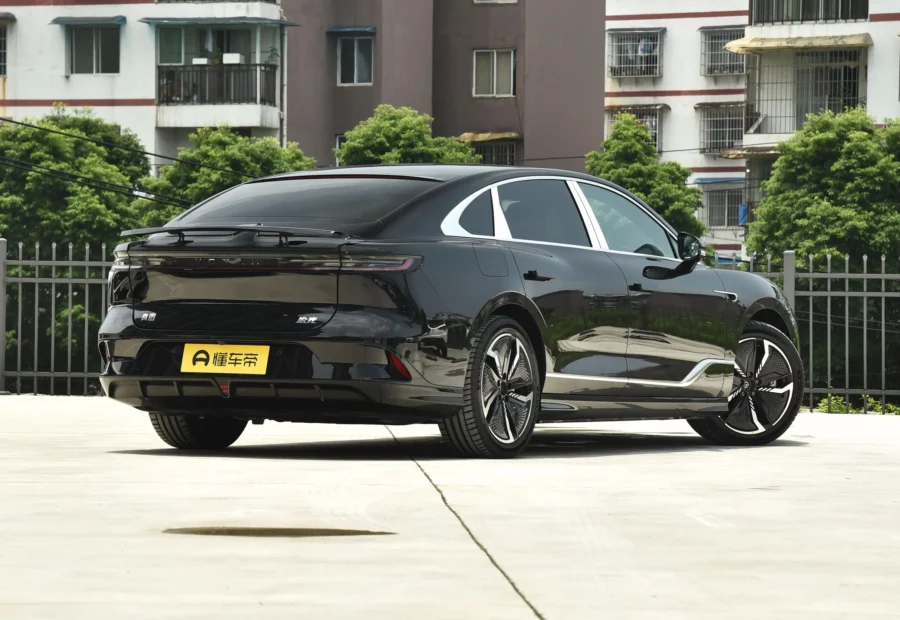 Voyah Chases the light EV