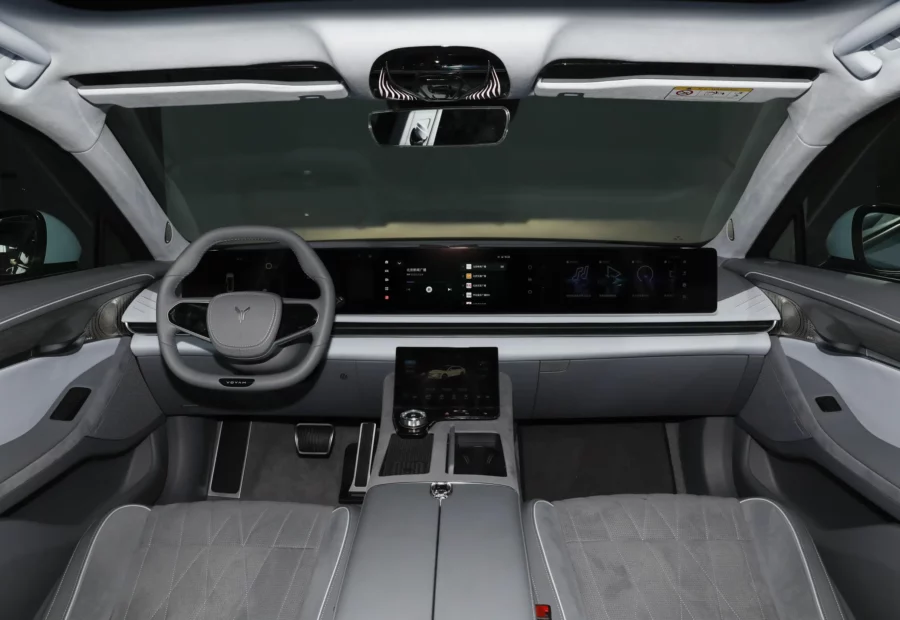 Voyah Chases the light EV