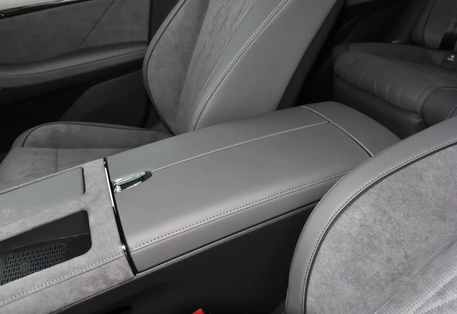 Voyah Chases the light EV