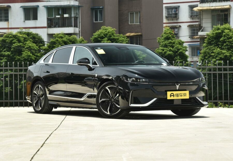 Voyah Chases the light EV