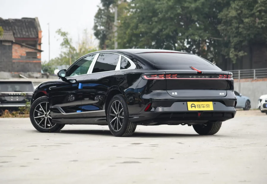 Voyah Chases the light