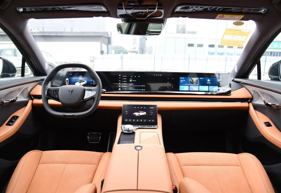 Voyah Chases the light