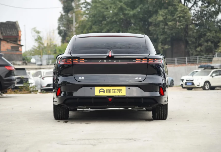 Voyah Chases the light