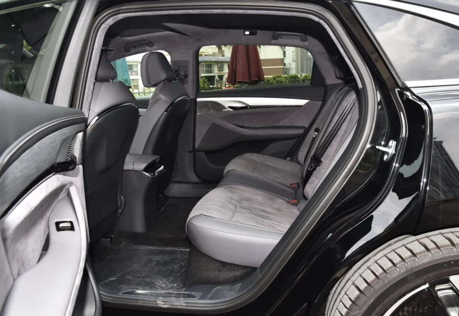 Voyah Chases the light EV