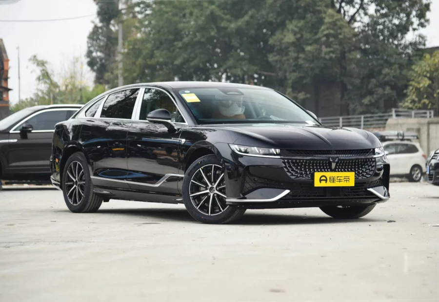 Voyah Chases the light