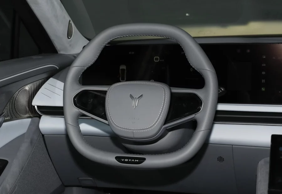 Voyah Chases the light EV