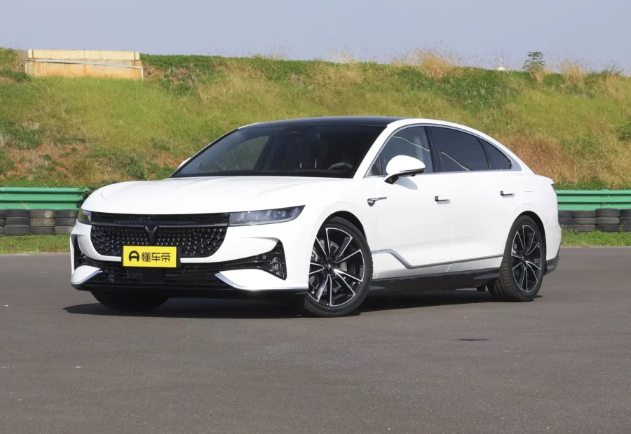 Voyah Chases the light