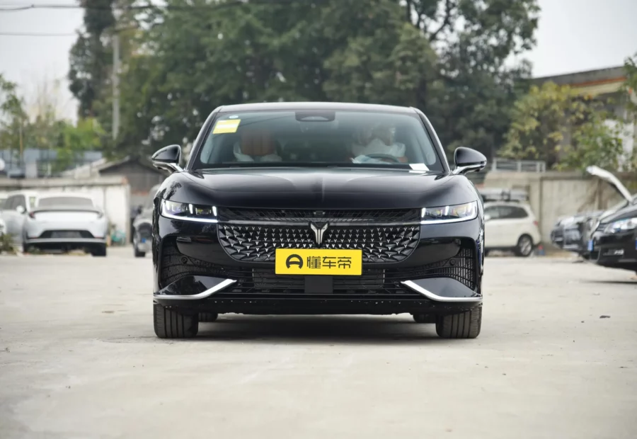 Voyah Chases the light