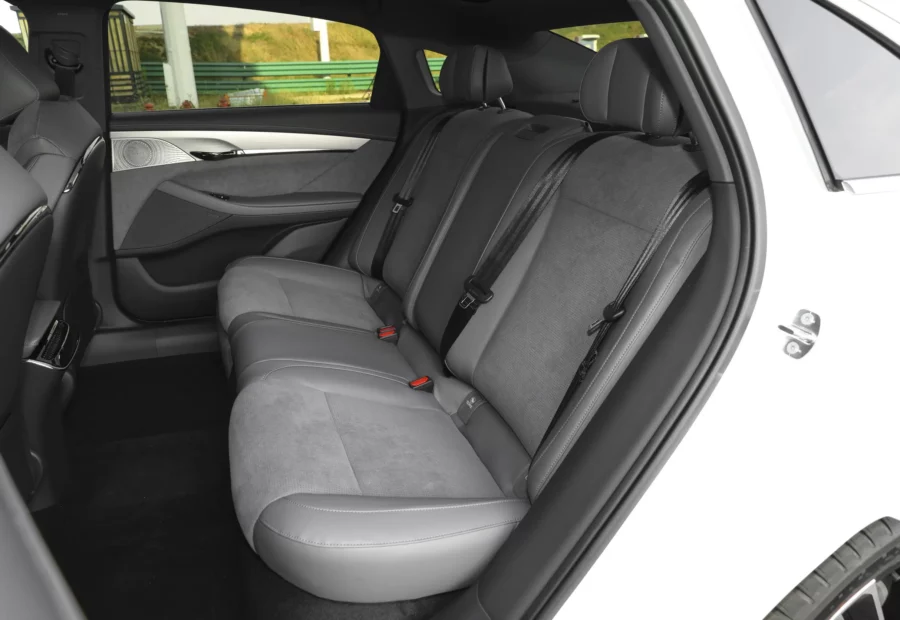 Voyah Chases the light