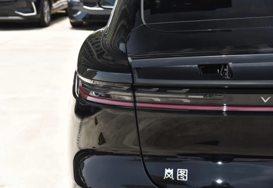 Voyah Chases the light EV