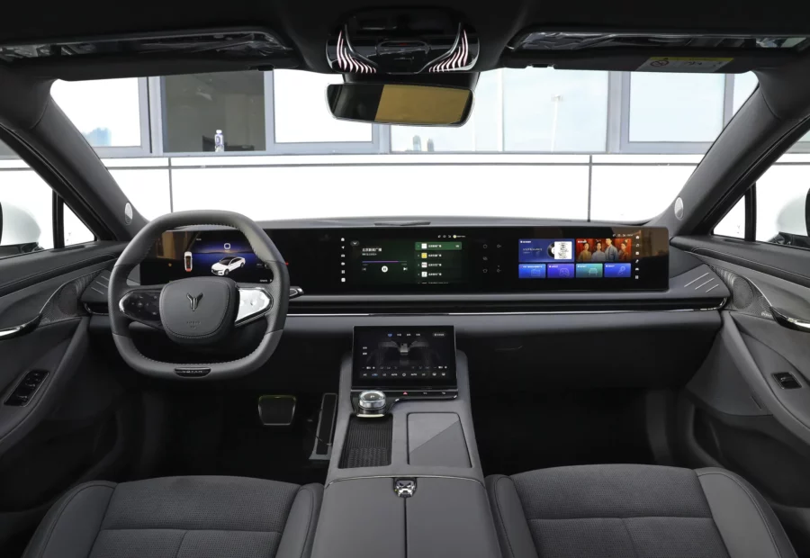 Voyah Chases the light