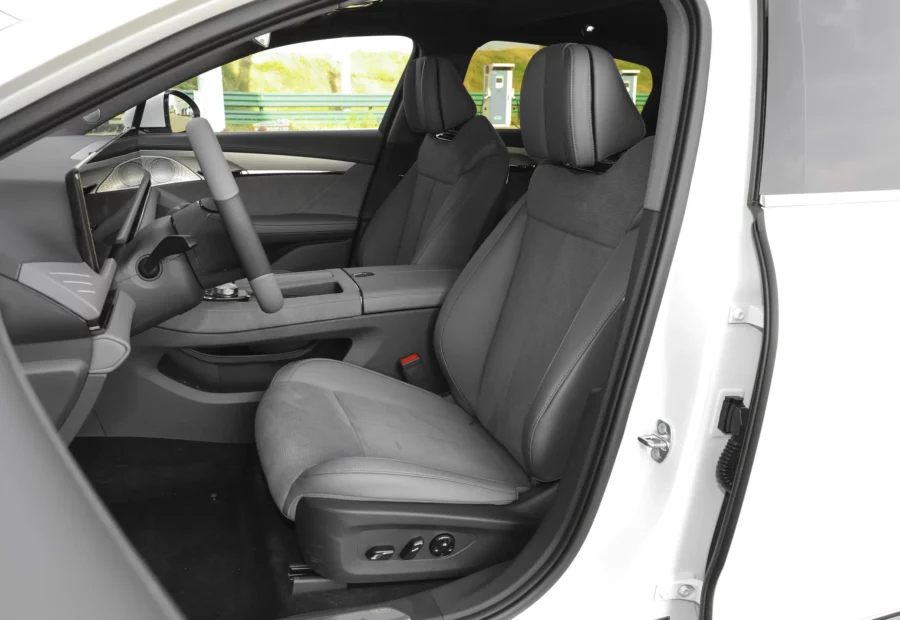 Voyah Chases the light