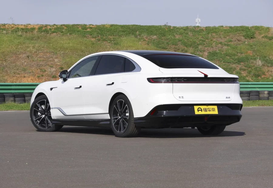 Voyah Chases the light