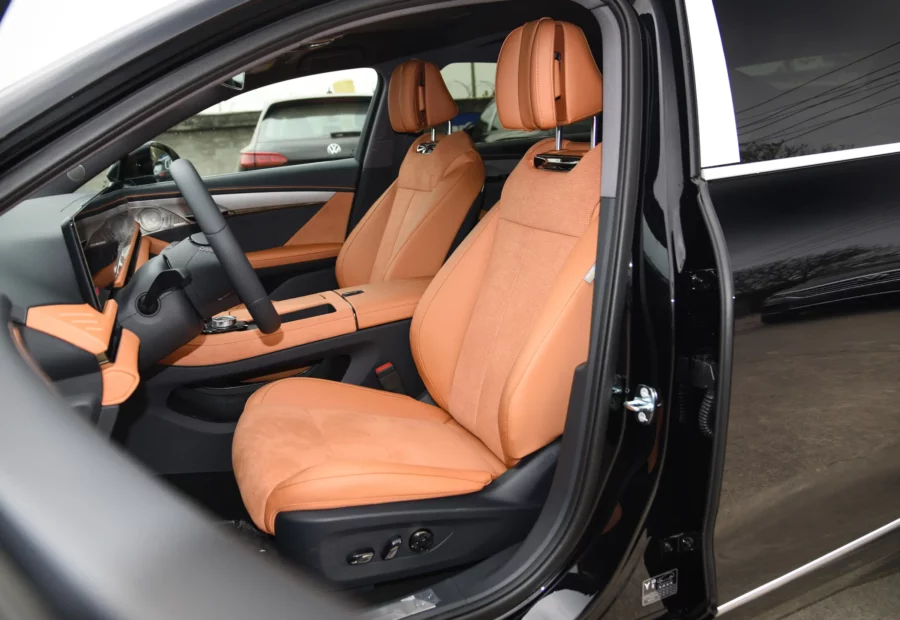 Voyah Chases the light