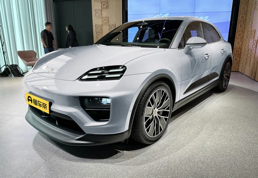 Porsche Macan EV
