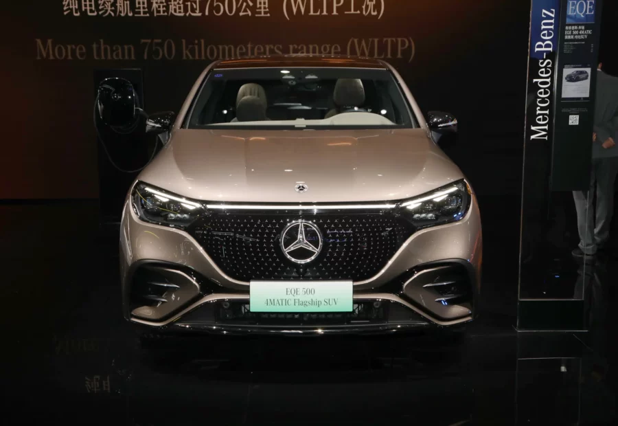 Mercedes EQE SUV