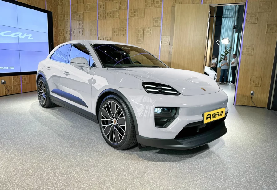 Porsche Macan EV