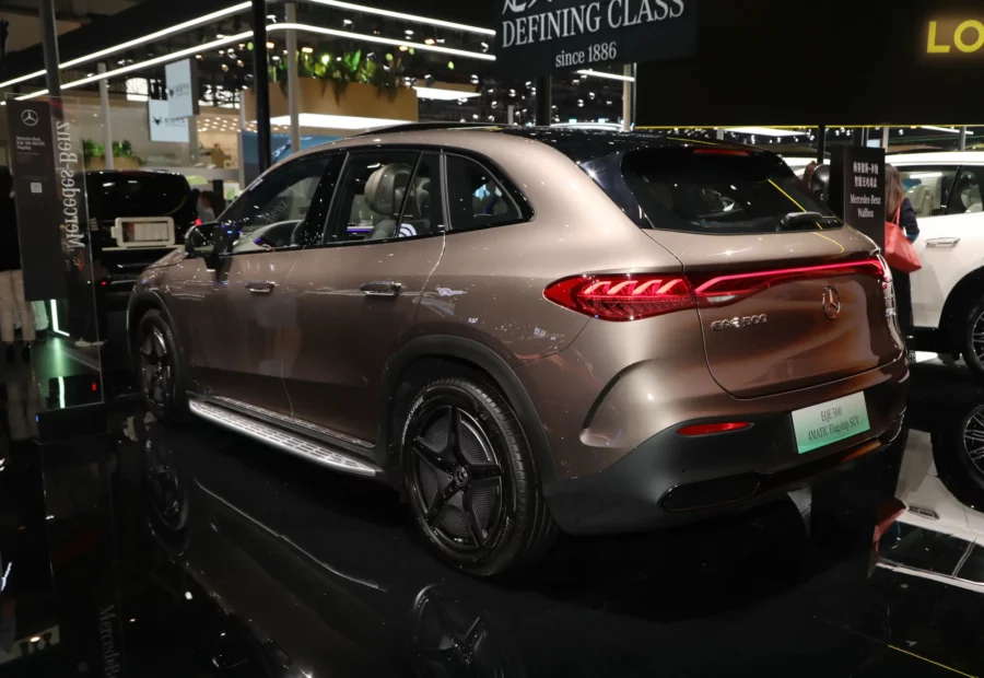 Mercedes EQE SUV